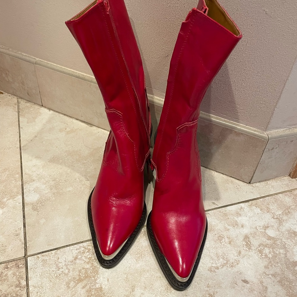 NEW ZARA BOOTS 35